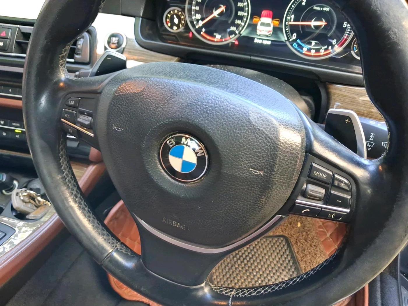 2014 BMW 5 Series 520D LUXURY LINE, Diesel, Automatic, 1,37,423 km, interior