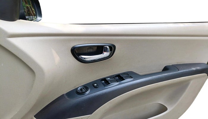 2011 Hyundai i10 SPORTZ 1.2, CNG, Manual, 1,20,001 km, interior