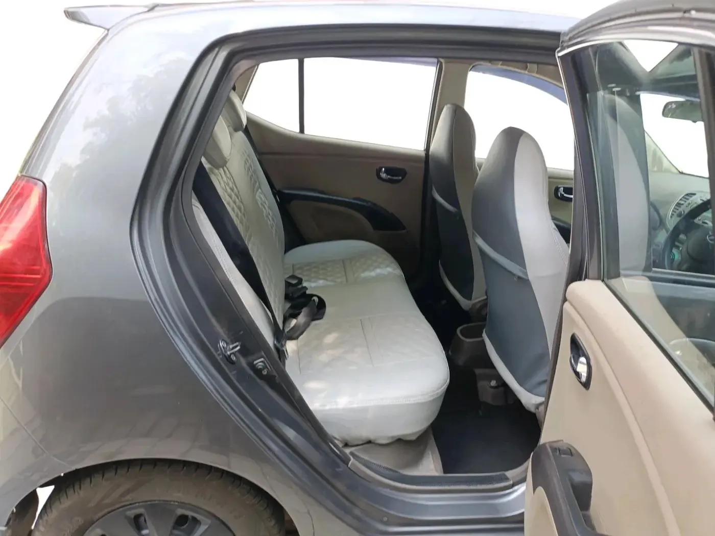 2011 Hyundai i10 SPORTZ 1.2, CNG, Manual, 1,20,001 km, interior
