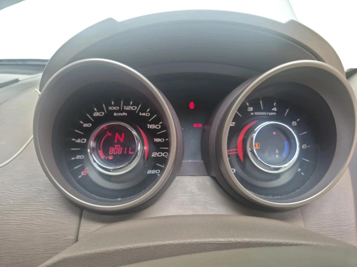 2013 Mahindra XUV500 W8, Diesel, Manual, 80,811 km, interior