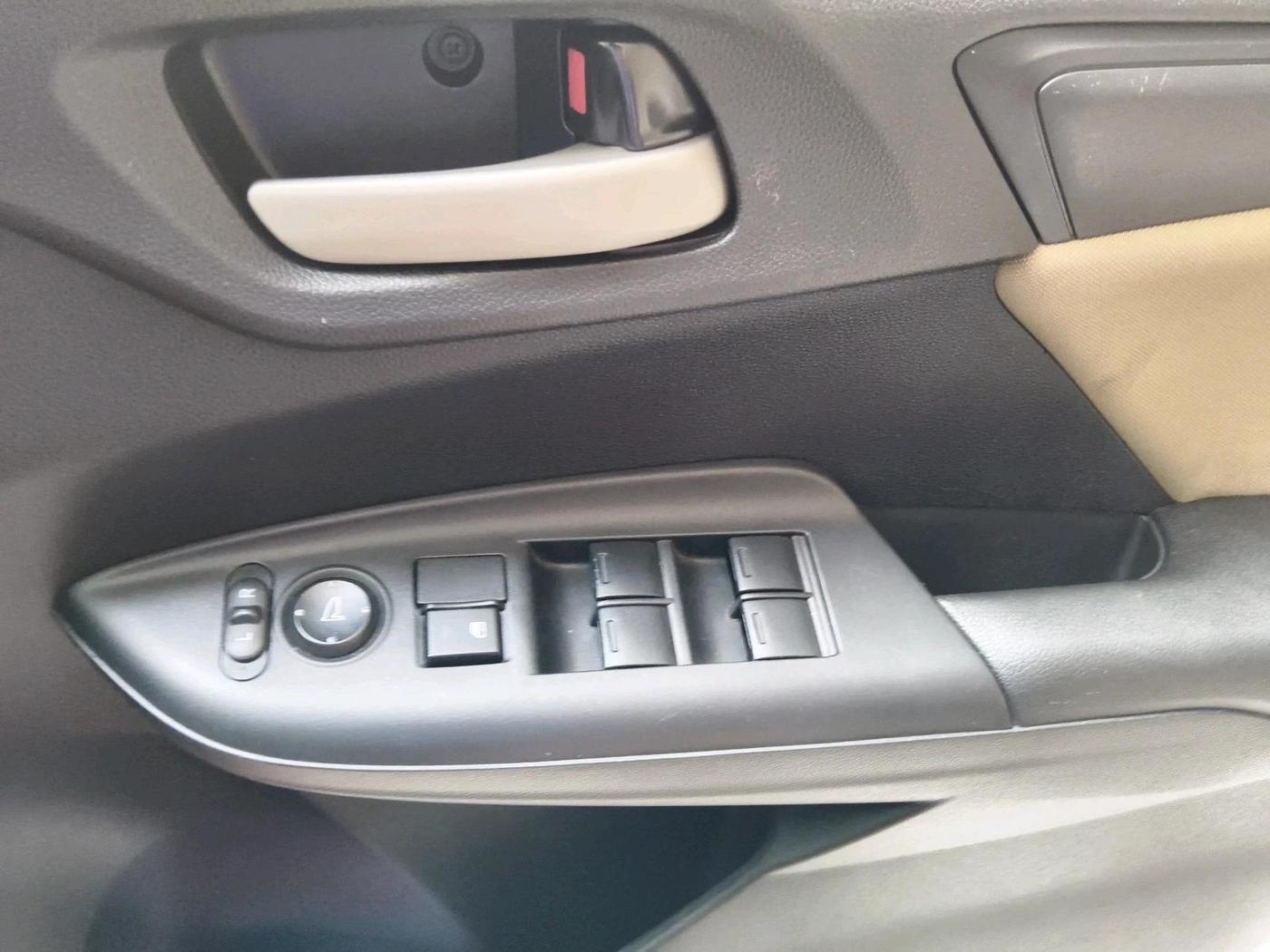 2015 Honda Jazz 1.5L I-DTEC S, Diesel, Manual, 1,15,576 km, interior