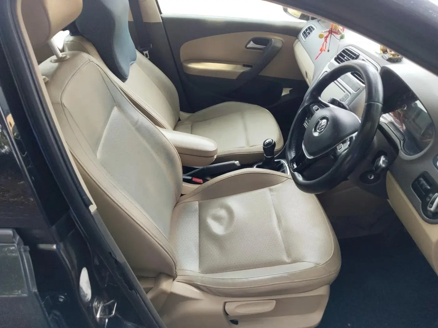 2020 Volkswagen Vento HIGHLINE 1.0L TSI, Petrol, Manual, 1,78,045 km, interior