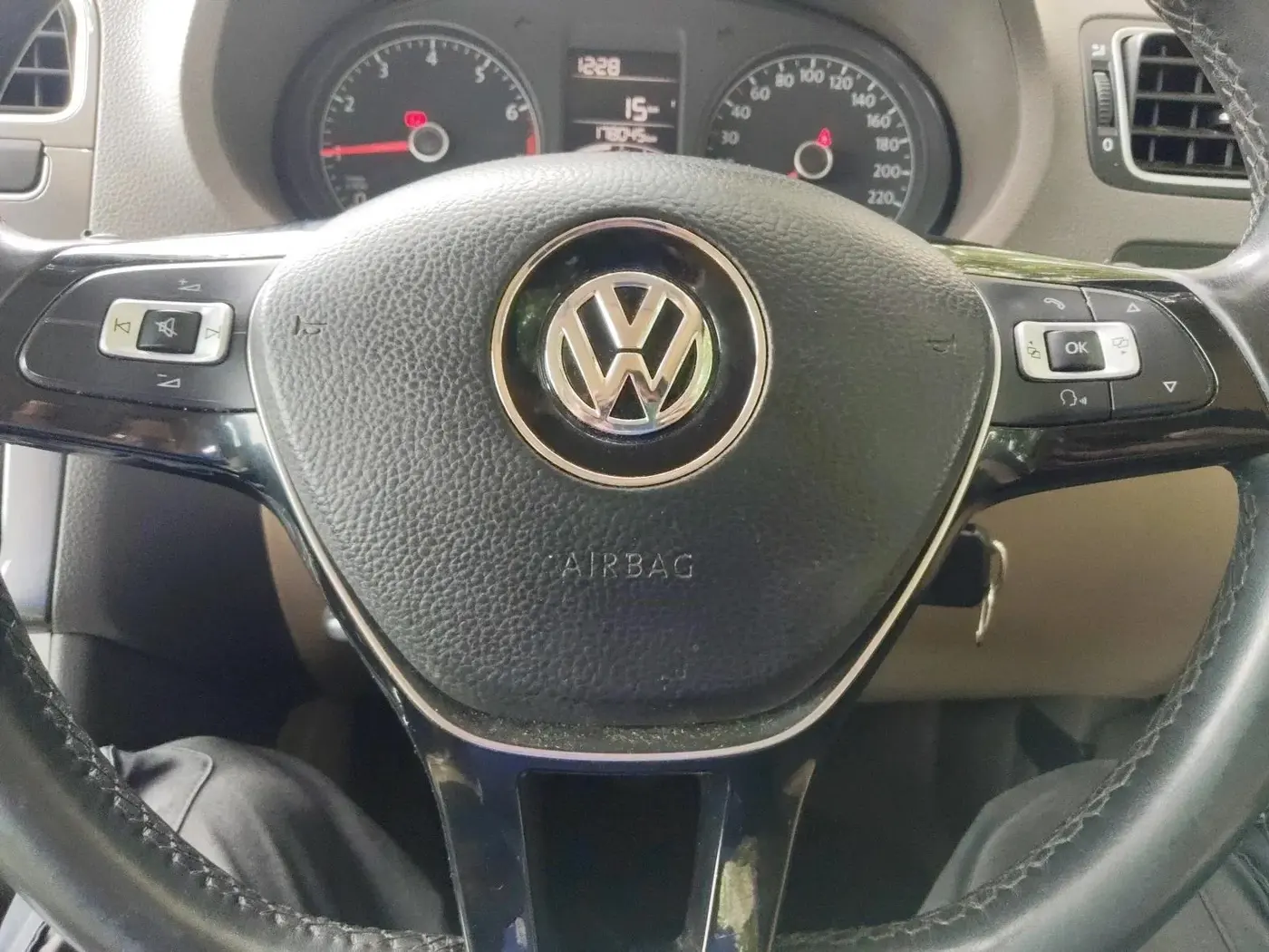 2020 Volkswagen Vento HIGHLINE 1.0L TSI, Petrol, Manual, 1,78,045 km, interior