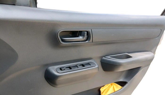 2009 Maruti Swift LXI 1.3, Petrol, Manual, 1,63,871 km, interior