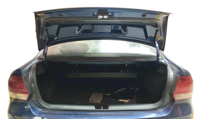 2011 Volkswagen Vento COMFORTLINE 1.6, Petrol, Manual, 77,345 km, exterior