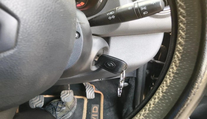 2016 Renault Kwid RXT 0.8, Petrol, Manual, 1,16,875 km, interior