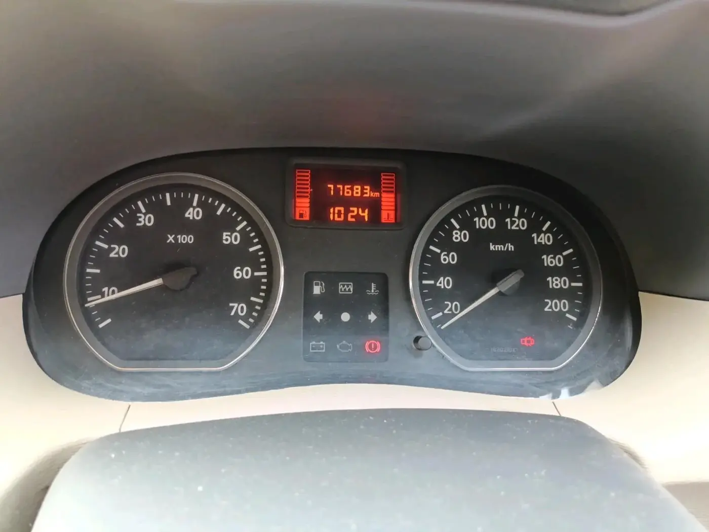 2015 Nissan Terrano XL (P), Petrol, Manual, 77,683 km, interior