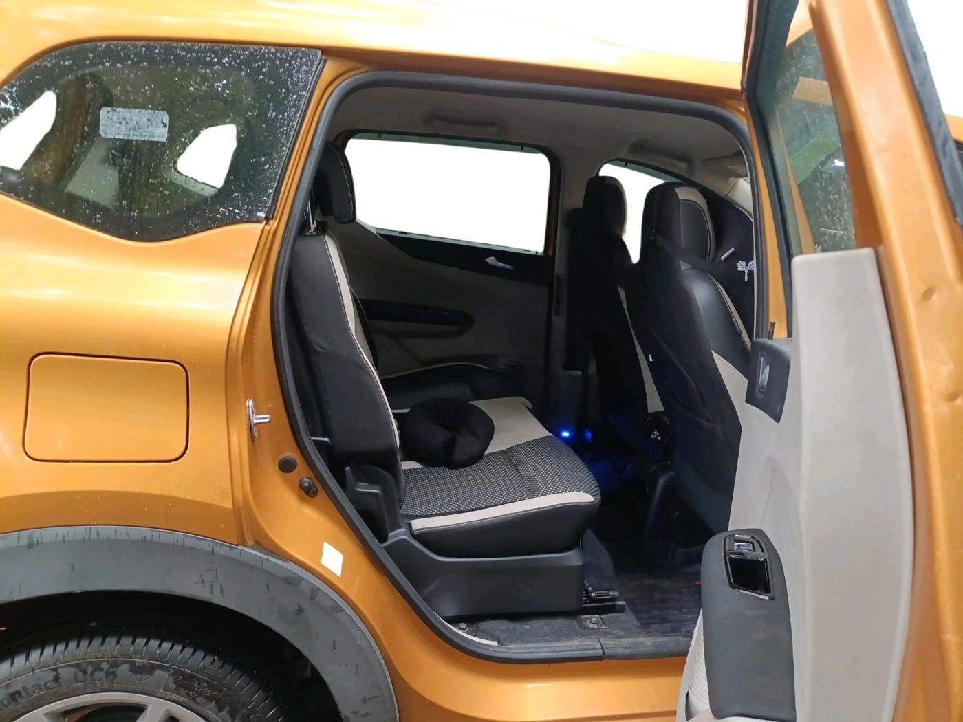 2020 Renault TRIBER RXZ AMT, Petrol, Automatic, 39,770 km, interior