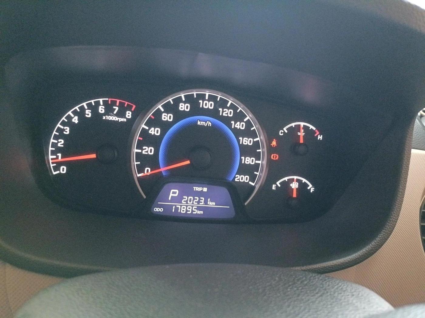 2018 Hyundai Grand i10 SPORTZ AT 1.2 KAPPA VTVT, Petrol, Automatic, 17,895 km, interior