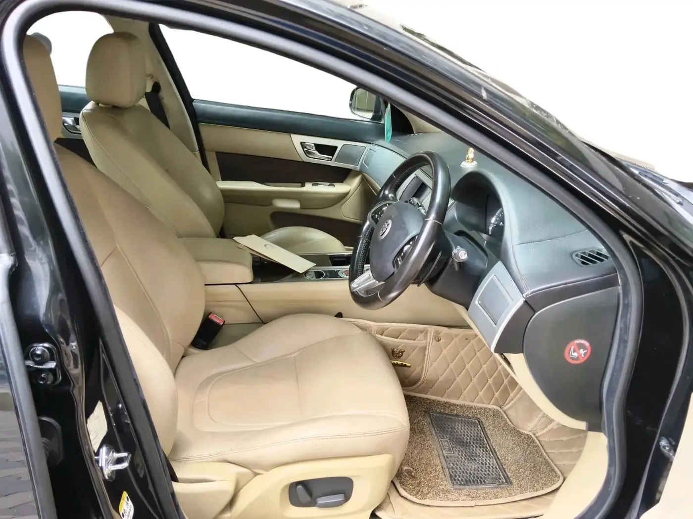 2013 Jaguar XF 2.2 DIESEL LUXURY, Diesel, Automatic, 61,891 km, interior
