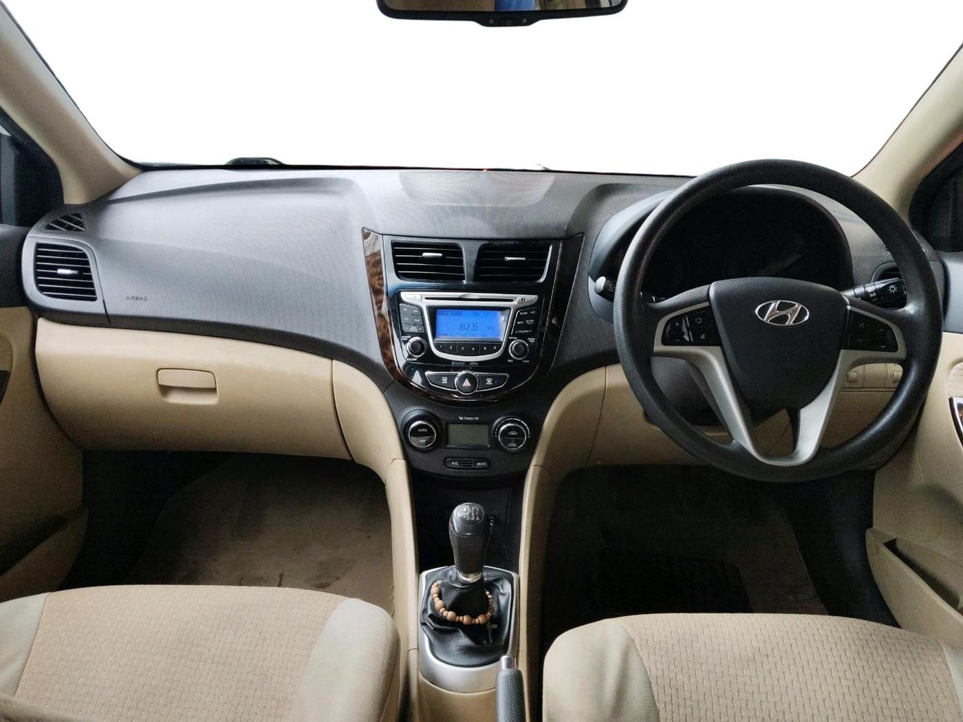 2013 Hyundai Verna FLUIDIC 1.6 CRDI SX, Diesel, Manual, 90,923 km, interior