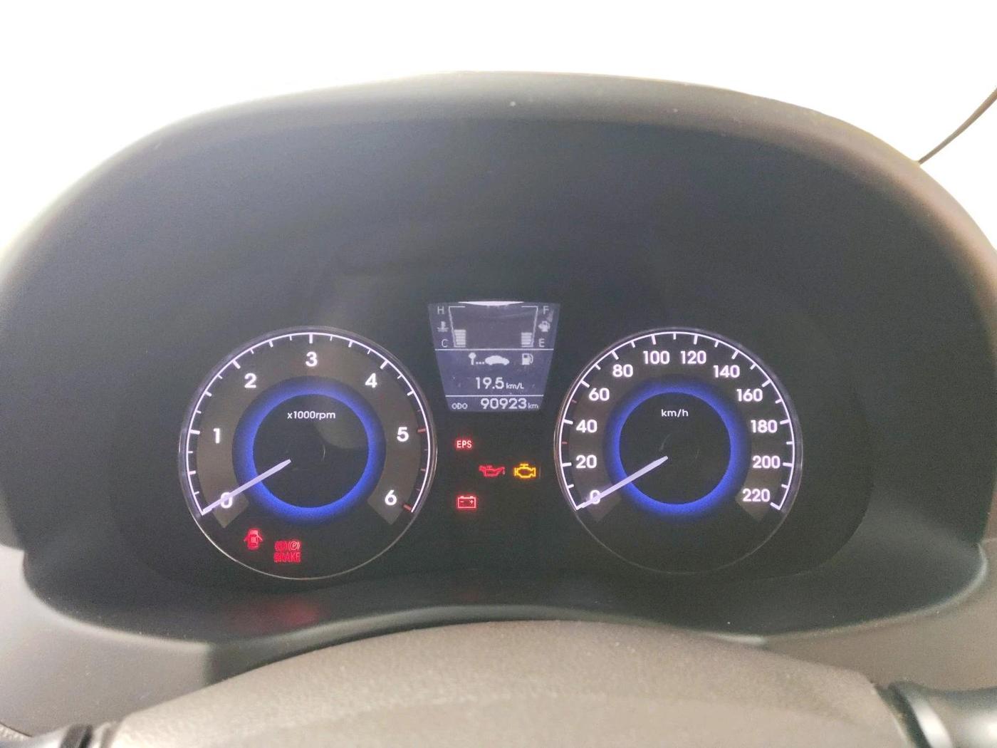2013 Hyundai Verna FLUIDIC 1.6 CRDI SX, Diesel, Manual, 90,923 km, interior