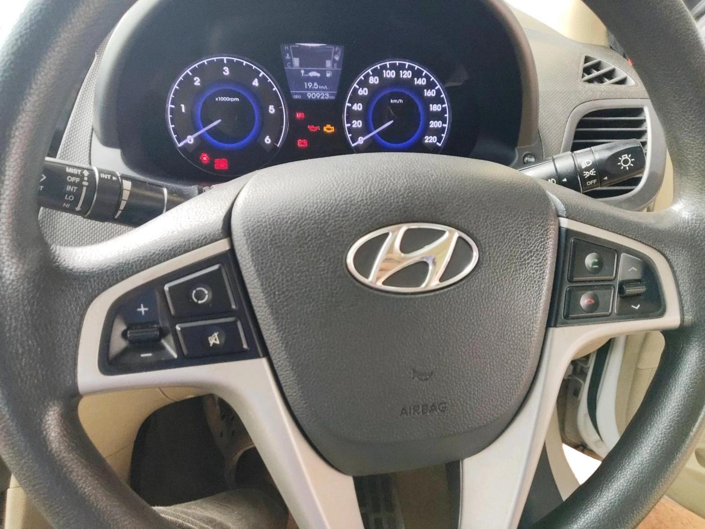 2013 Hyundai Verna FLUIDIC 1.6 CRDI SX, Diesel, Manual, 90,923 km, interior