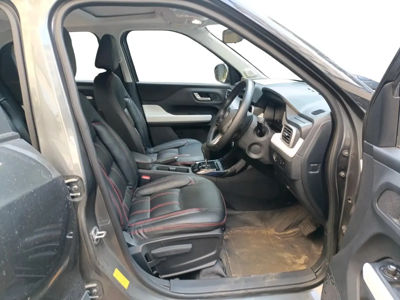 2024 Tata PUNCH Creative Plus (S) AMT, Petrol, Automatic, 3,942 km, interior