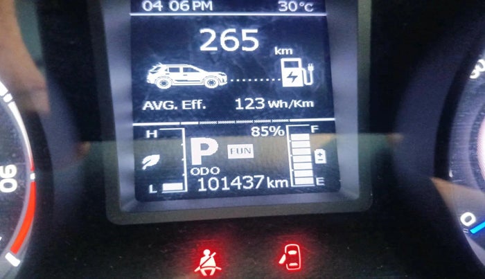 2023 Mahindra XUV400 EL 7.2 KW, Electric, Automatic, 1,01,437 km, interior