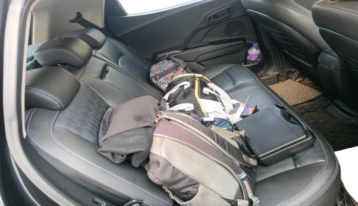 2023 Mahindra XUV400 EL 7.2 KW, Electric, Automatic, 1,01,437 km, interior