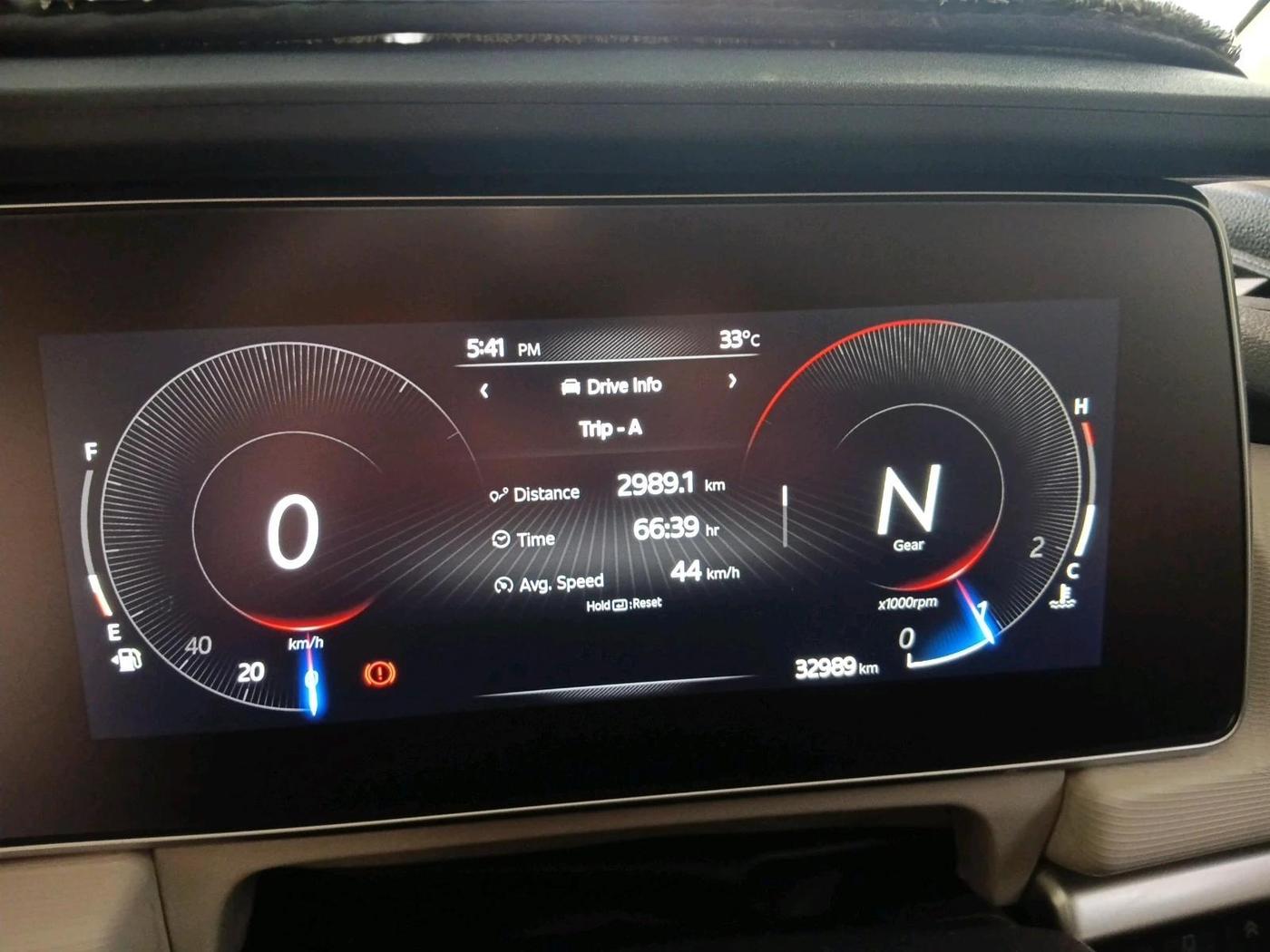 2023 Mahindra XUV700 AX 5 D MT 7 STR, Diesel, Manual, 32,989 km, interior