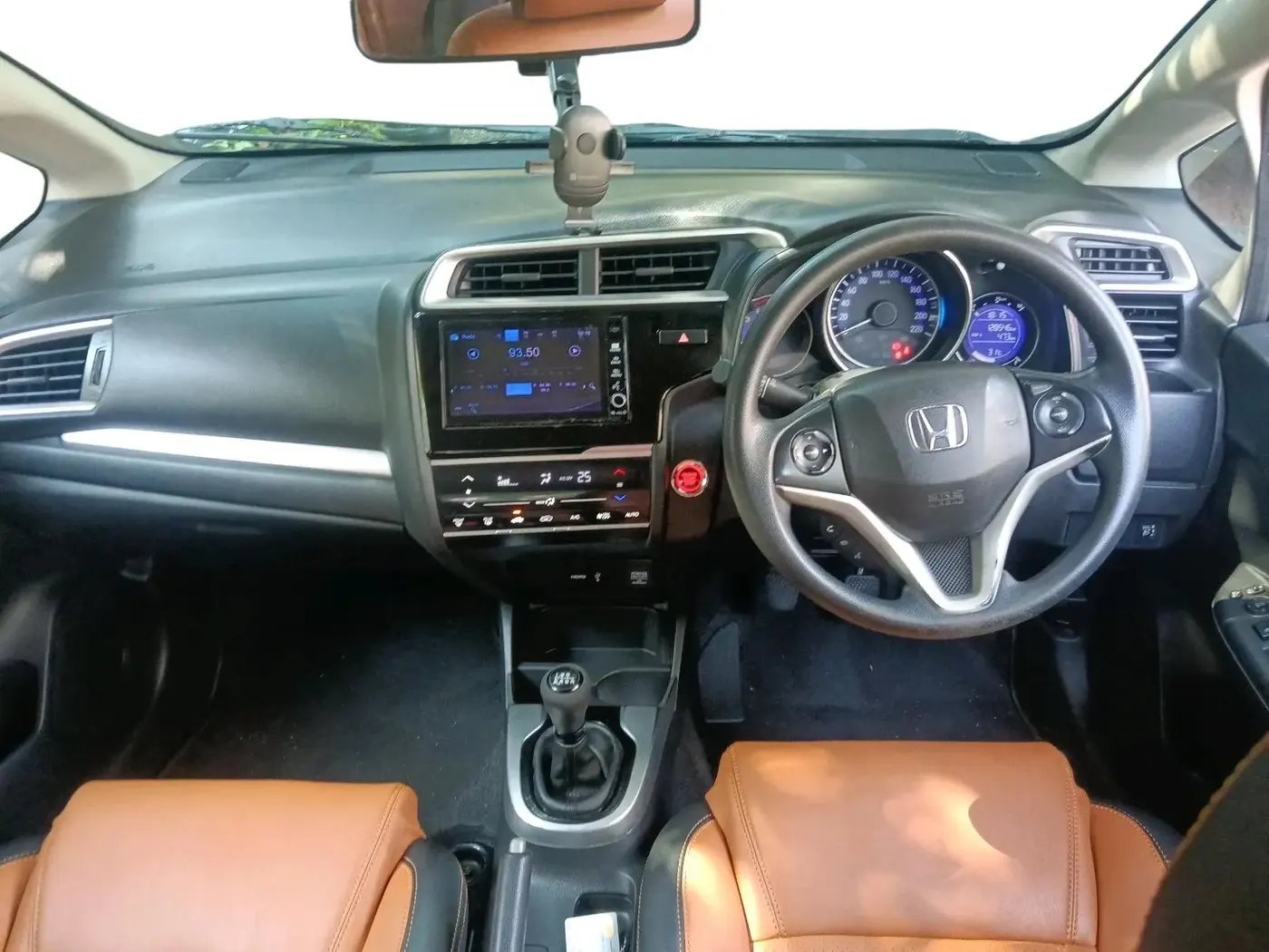 2018 Honda WR-V 1.5L I-DTEC VX MT, Diesel, Manual, 1,28,546 km, interior