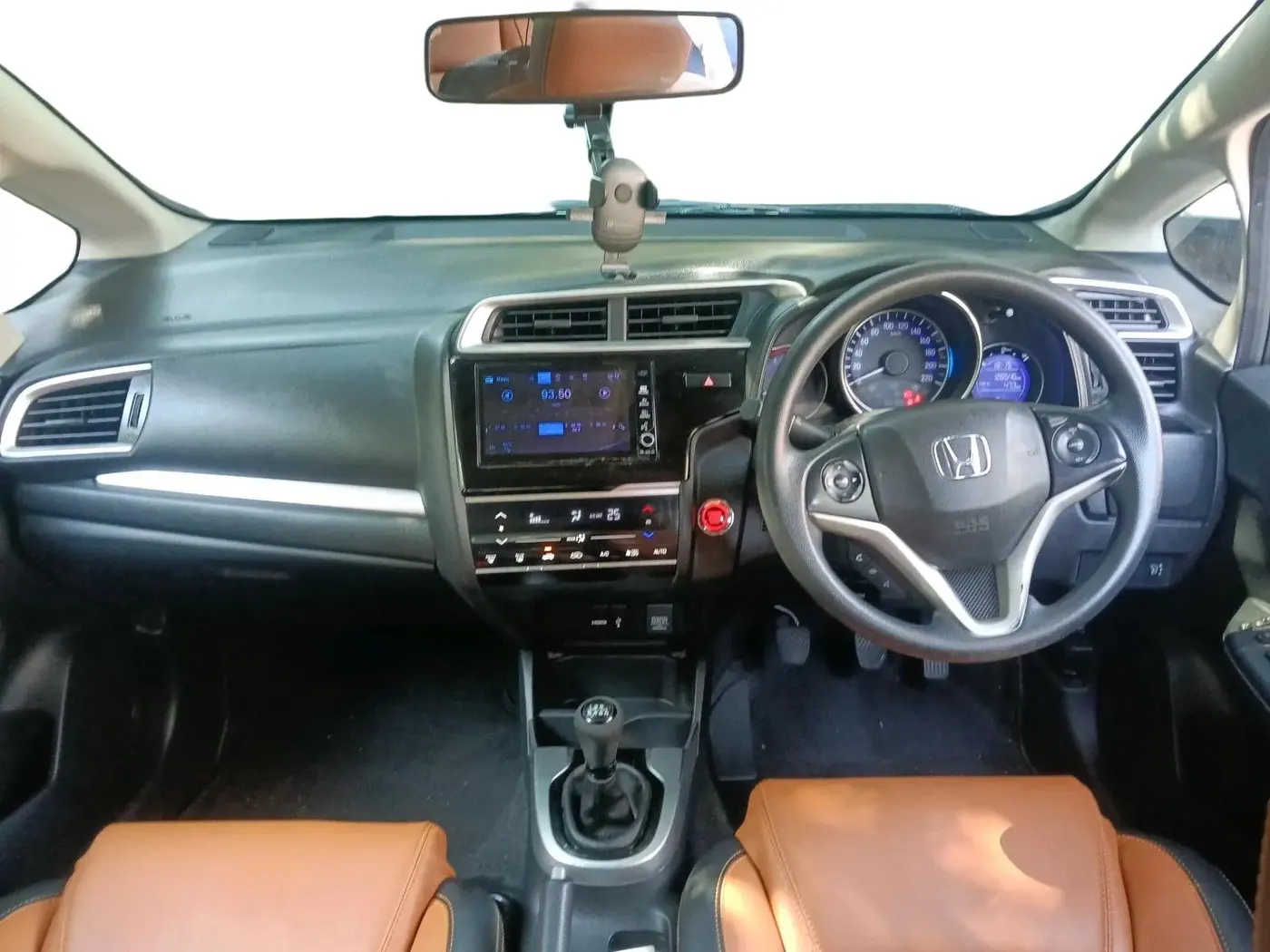 2018 Honda WR-V 1.5L I-DTEC VX MT, Diesel, Manual, 1,28,546 km, interior