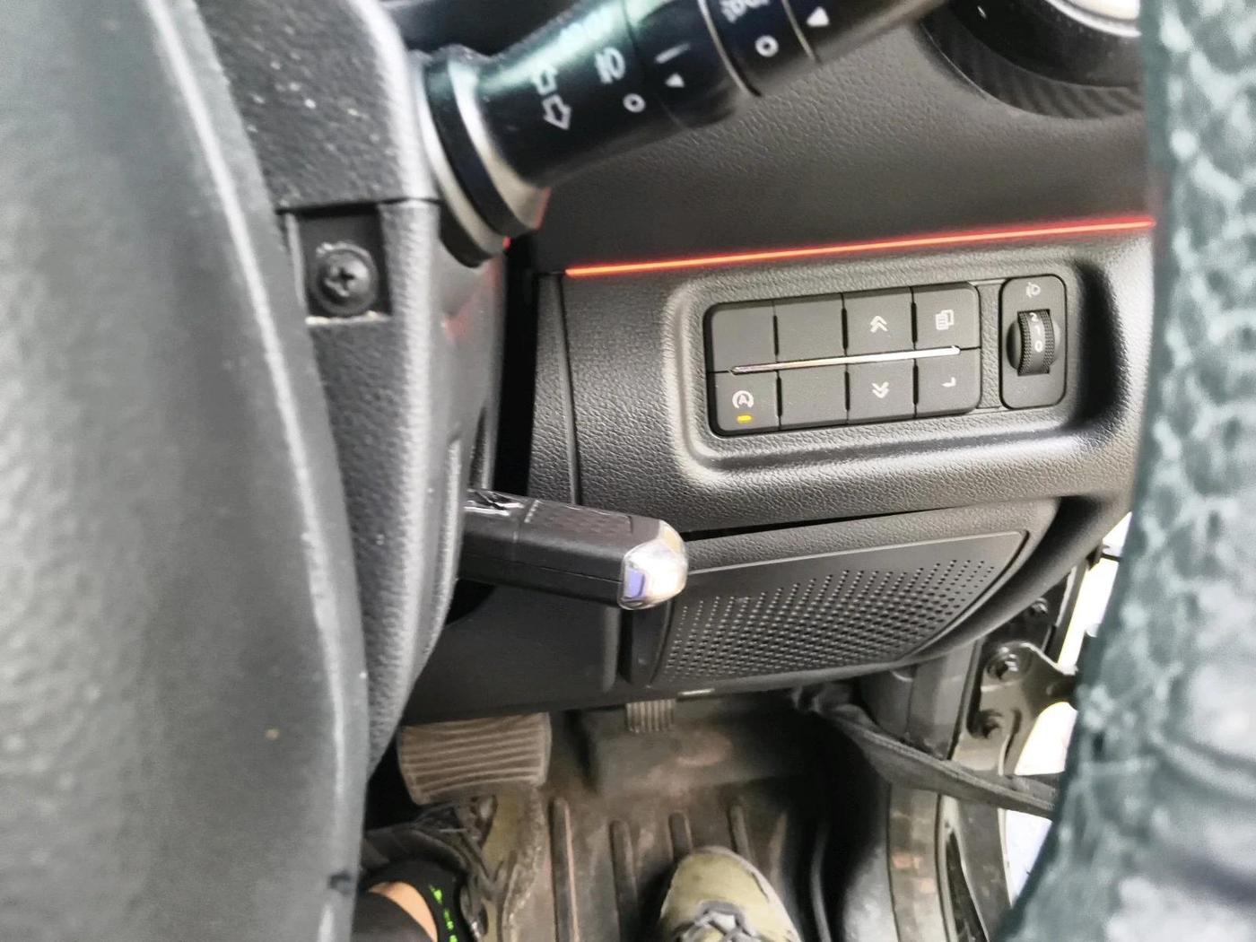 2025 Mahindra Thar LX P 2WD AT HT, Petrol, Automatic, 8,009 km, interior
