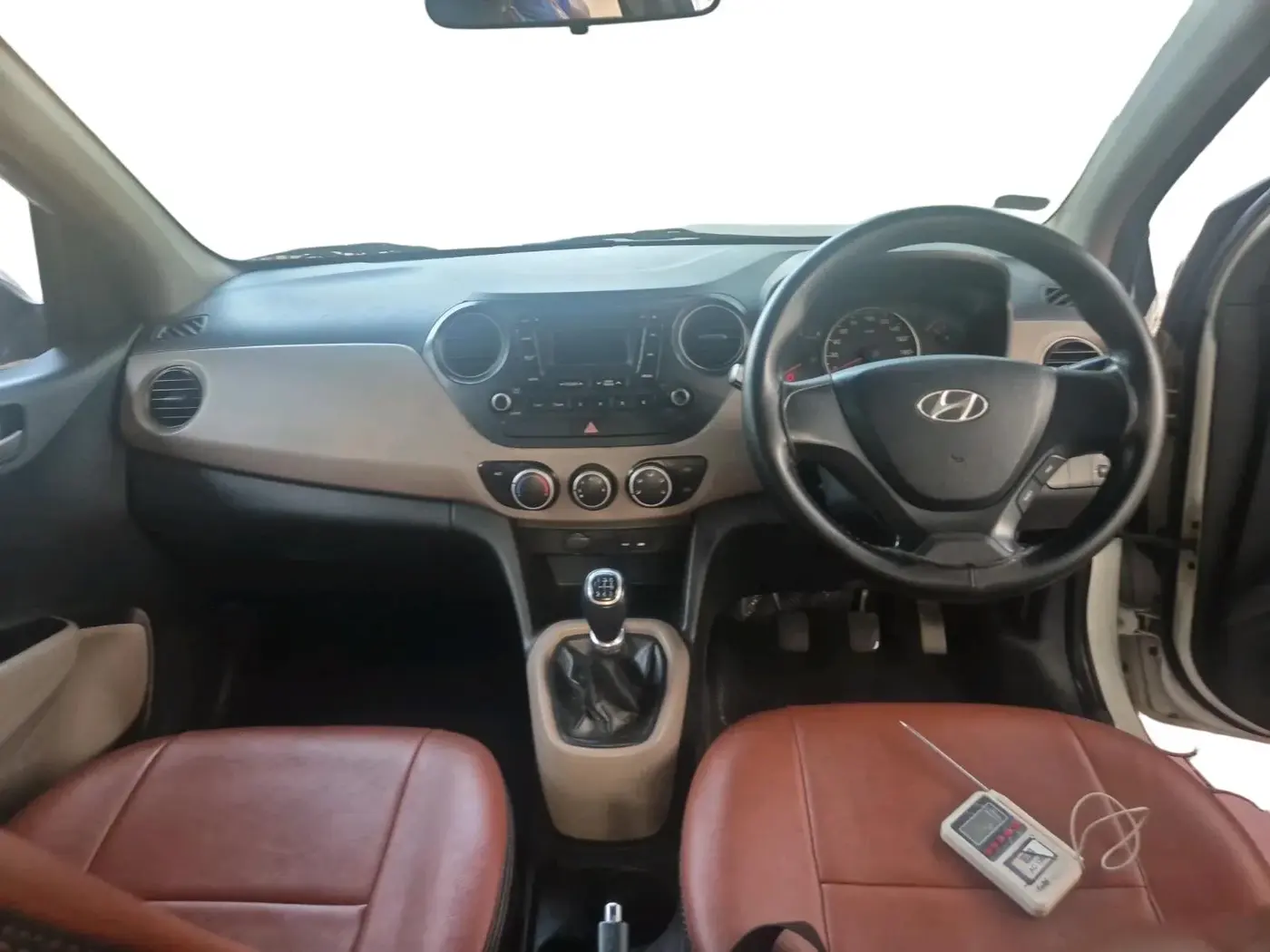 2013 Hyundai Grand i10 SPORTZ 1.2 KAPPA VTVT, Petrol, Manual, 1,58,201 km, interior