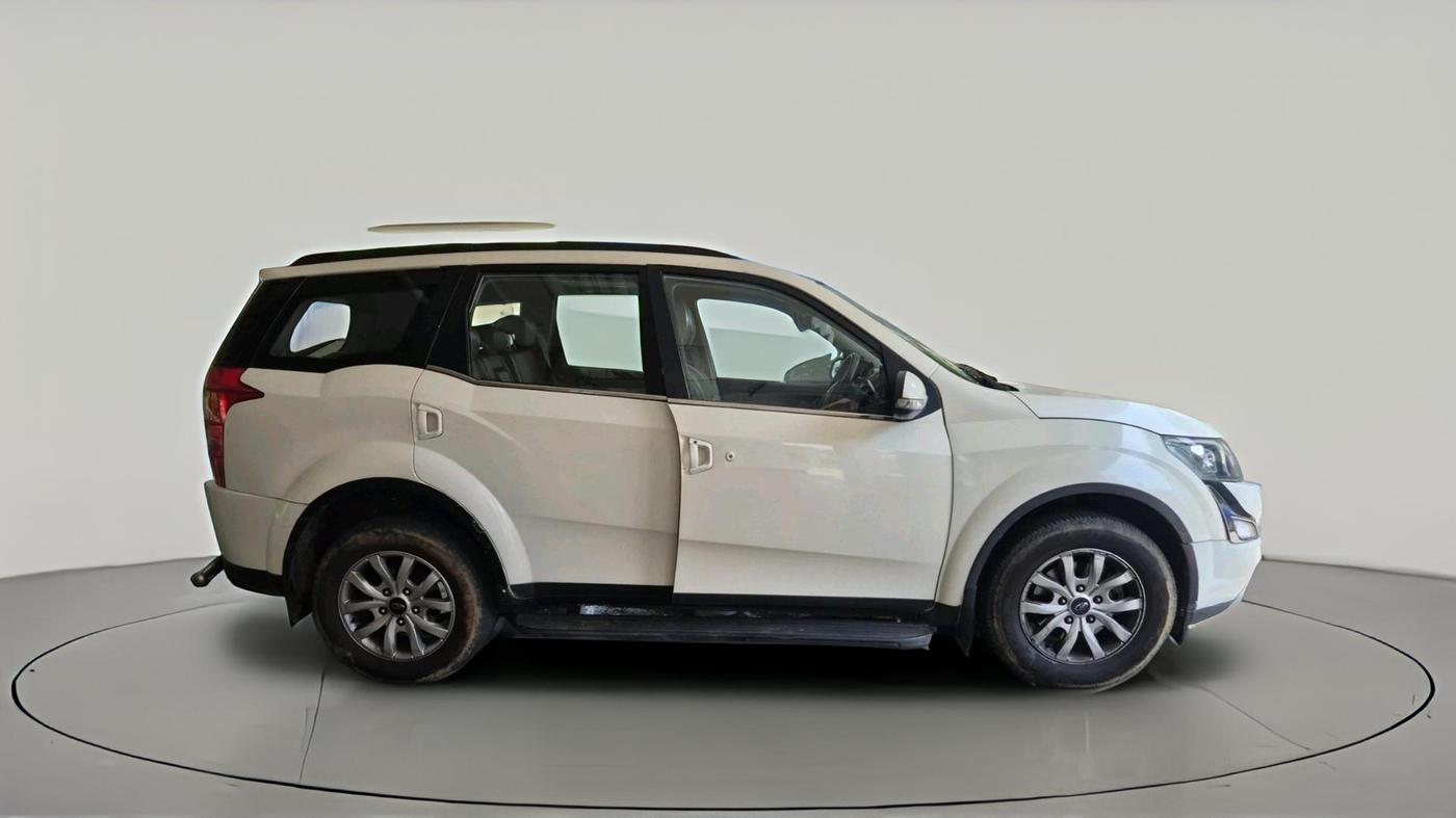 2015 Mahindra XUV500 W10, Diesel, Manual, 31,494 km, exterior