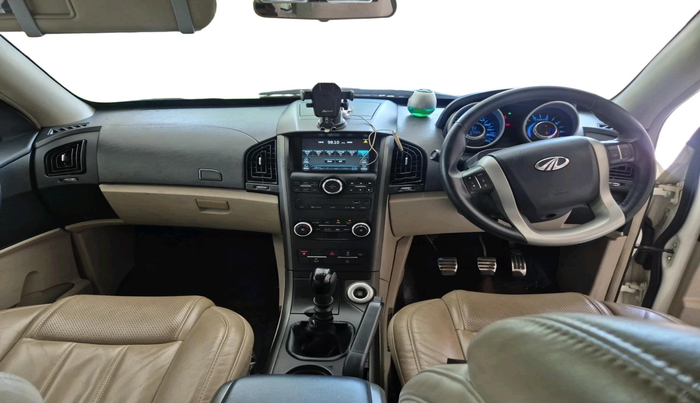 2015 Mahindra XUV500 W10, Diesel, Manual, 31,494 km, interior