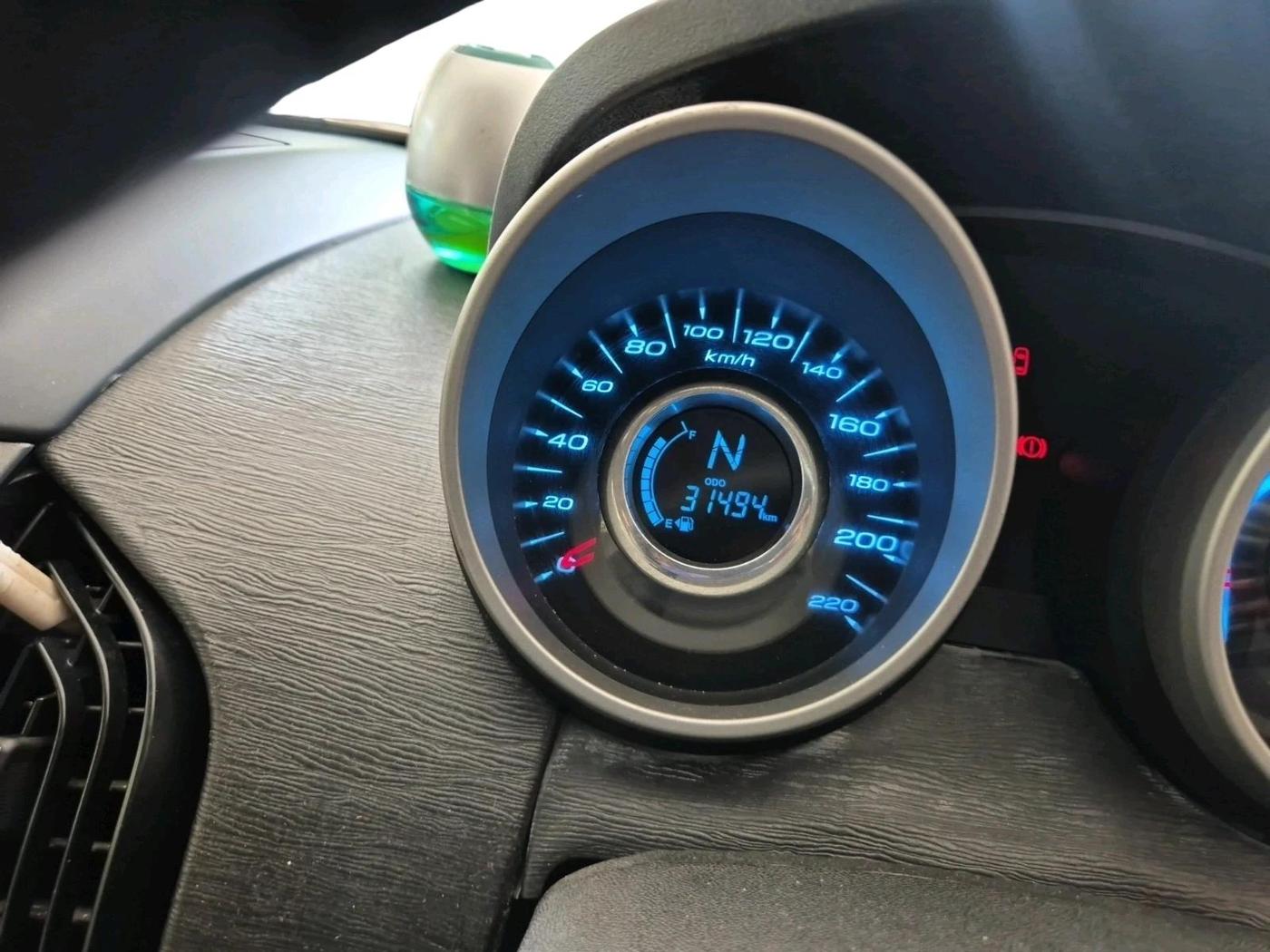 2015 Mahindra XUV500 W10, Diesel, Manual, 31,494 km, interior