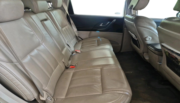 2015 Mahindra XUV500 W10, Diesel, Manual, 31,494 km, interior