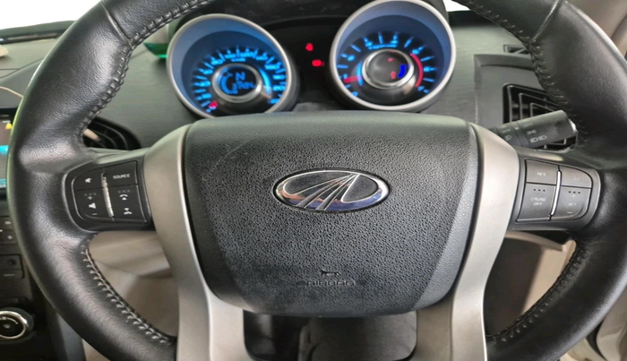 2015 Mahindra XUV500 W10, Diesel, Manual, 31,494 km, interior