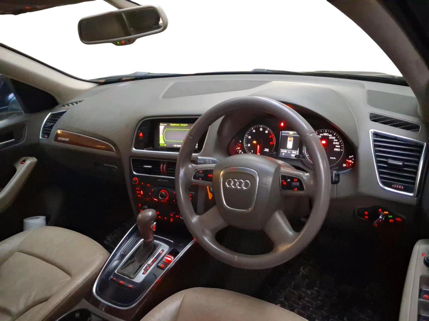 2011 Audi Q5 2.0 TFSI QUATTRO, Petrol, Automatic, 1,21,189 km, interior