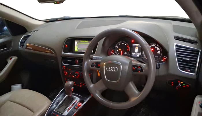 2011 Audi Q5 2.0 TFSI QUATTRO, Petrol, Automatic, 1,21,189 km, interior