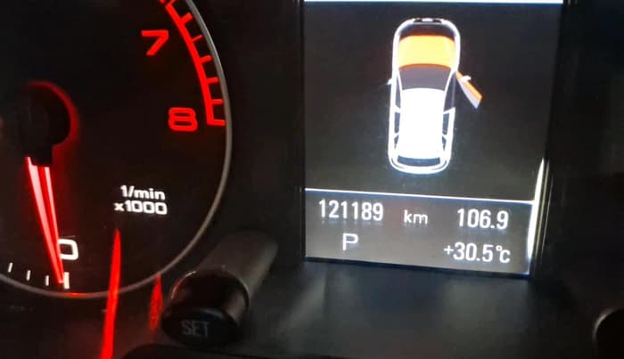 2011 Audi Q5 2.0 TFSI QUATTRO, Petrol, Automatic, 1,21,189 km, interior