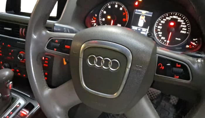 2011 Audi Q5 2.0 TFSI QUATTRO, Petrol, Automatic, 1,21,189 km, interior