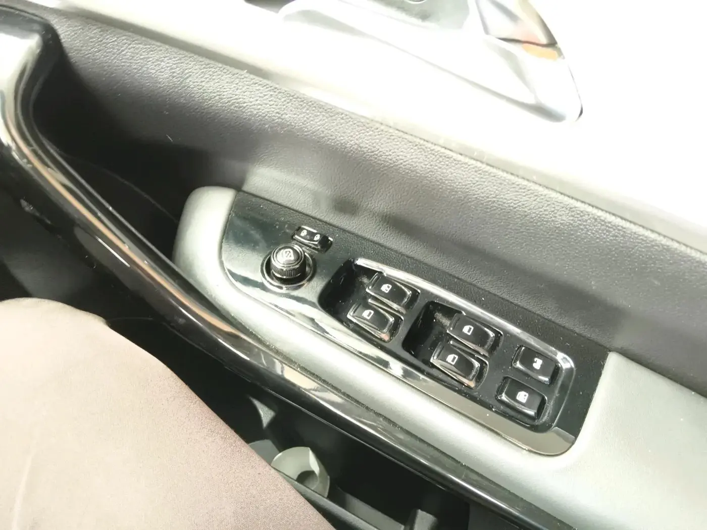 2022 Mahindra XUV700 AX 7 LUXURY D AT 7 STR, Diesel, Automatic, 20,328 km, interior