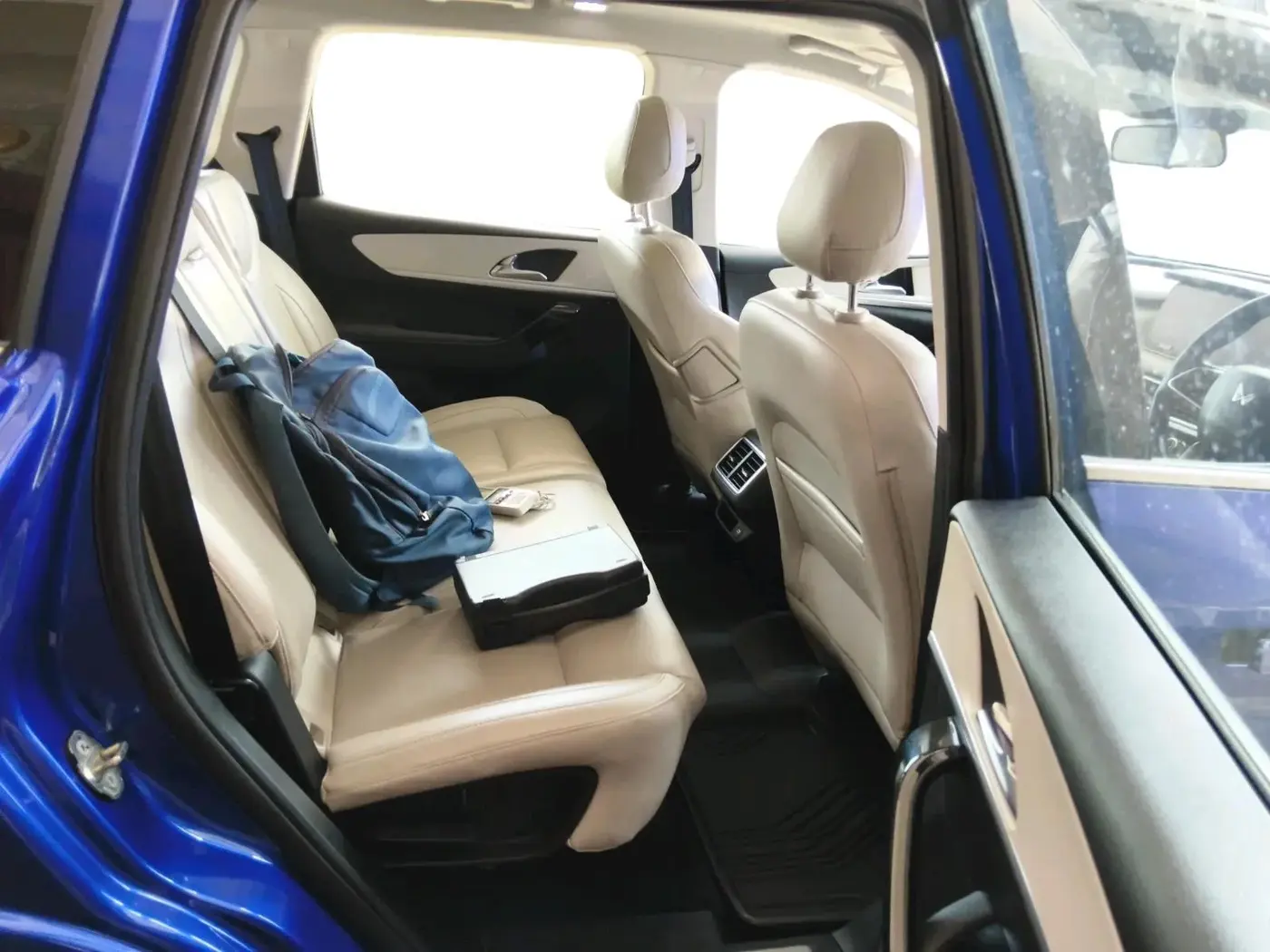 2022 Mahindra XUV700 AX 7 LUXURY D AT 7 STR, Diesel, Automatic, 20,328 km, interior