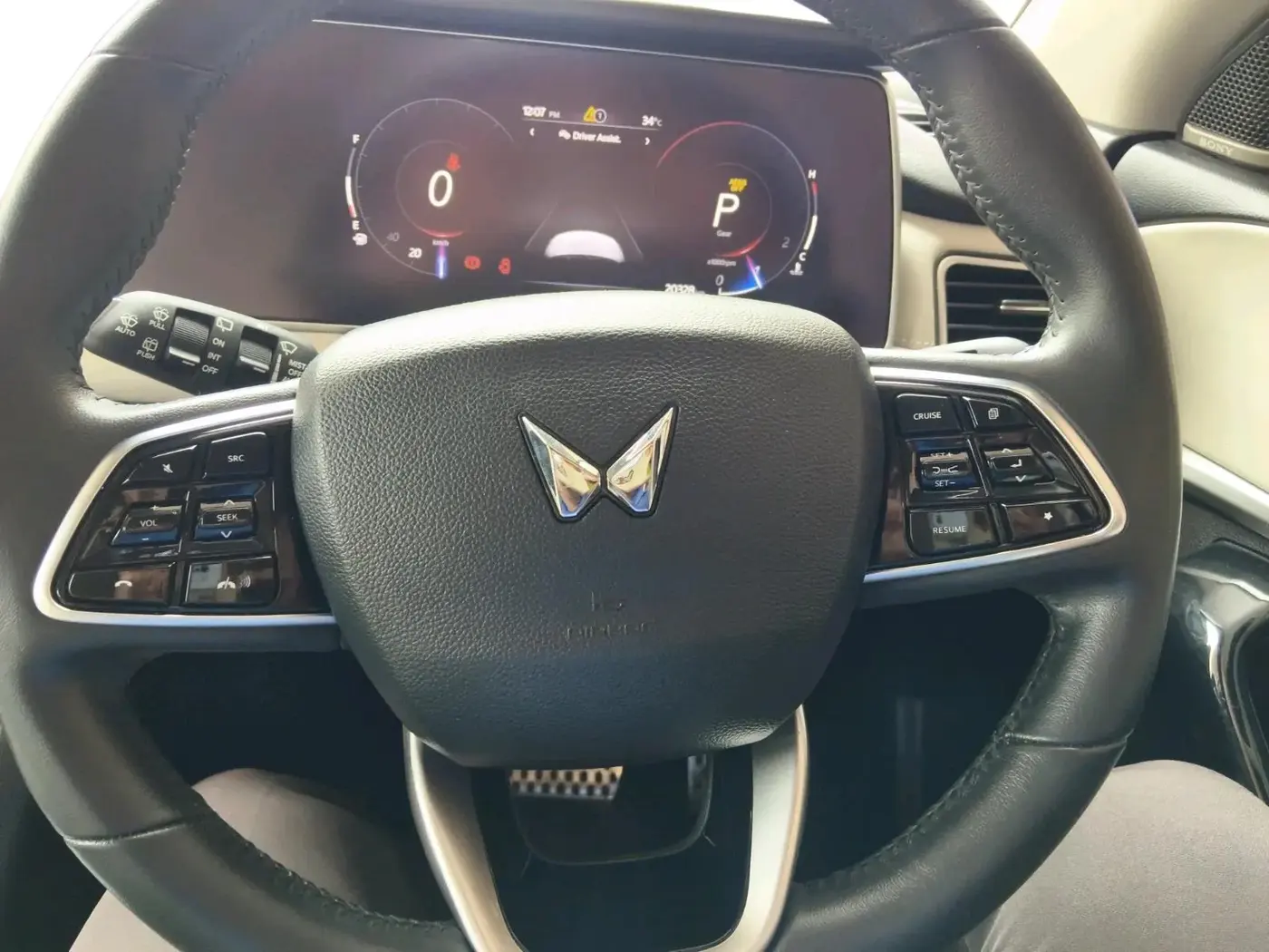 2022 Mahindra XUV700 AX 7 LUXURY D AT 7 STR, Diesel, Automatic, 20,328 km, interior