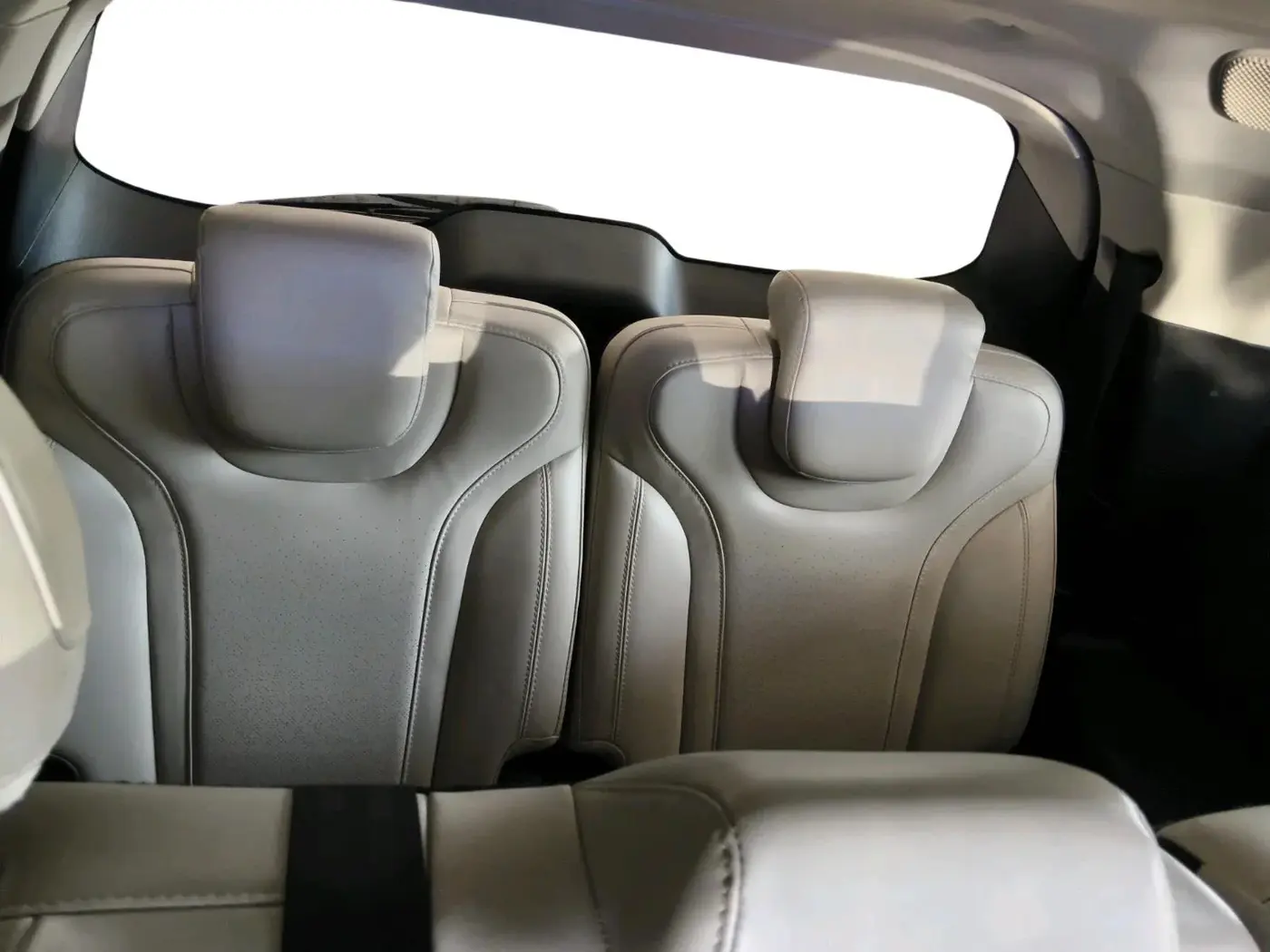 2022 Mahindra XUV700 AX 7 LUXURY D AT 7 STR, Diesel, Automatic, 20,328 km, interior