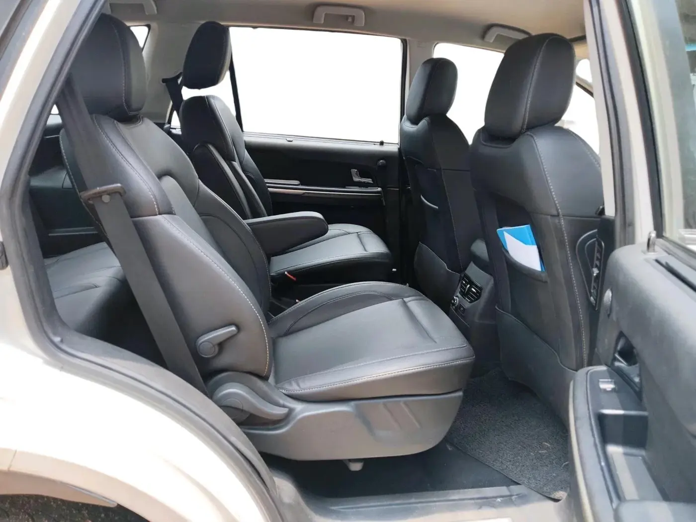 2017 Tata Hexa XT 4X2 6 STR, Diesel, Manual, 1,11,558 km, interior