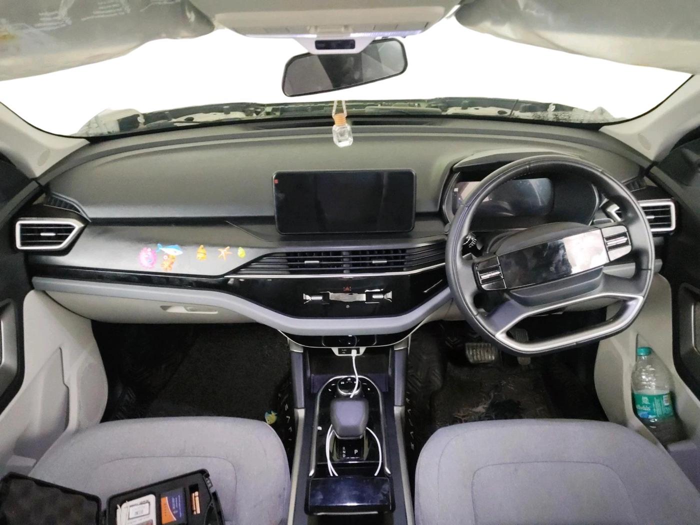 2025 Tata Safari PURE PLUS S AT, Diesel, Automatic, 12,702 km, interior
