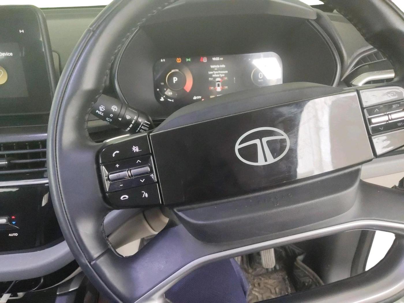 2025 Tata Safari PURE PLUS S AT, Diesel, Automatic, 12,702 km, interior