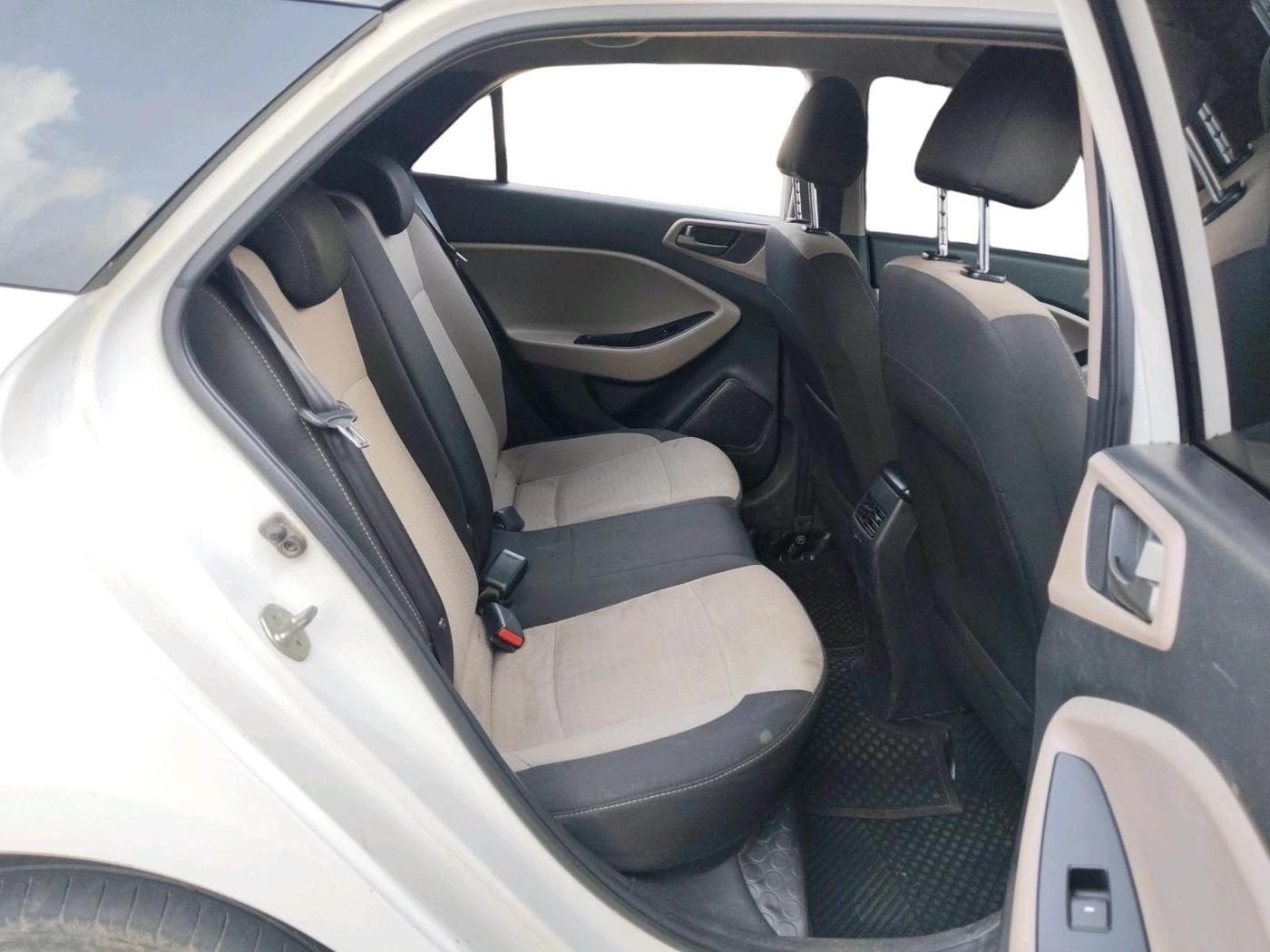 2017 Hyundai Elite i20 ASTA 1.2 DUAL TONE, Petrol, Manual, 1,03,488 km, interior