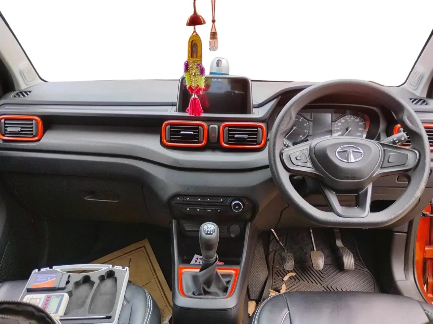 2022 Tata PUNCH ADVENTURE MT, Petrol, Manual, 28,025 km, interior