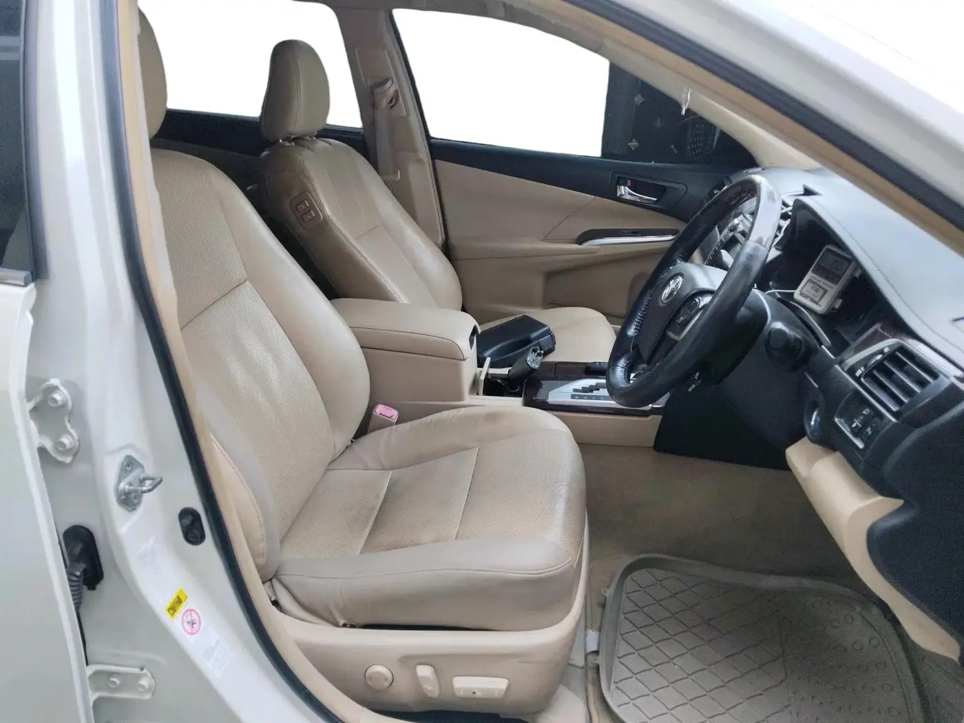 2014 Toyota Camry HYBRID, Hybrid, Automatic, 90,000 km, interior