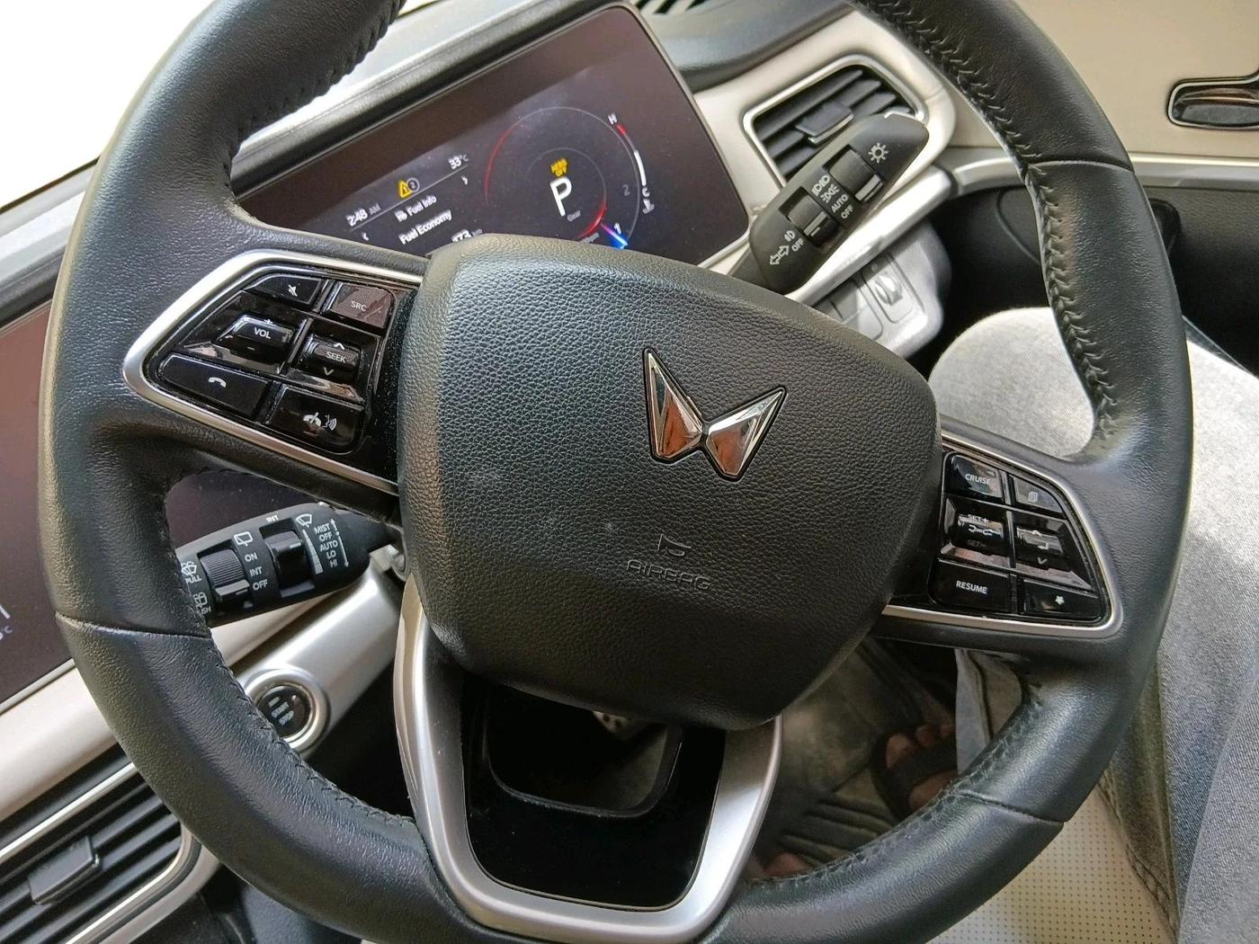 2022 Mahindra XUV700 AX 7 LUXURY P AT 7 STR, Petrol, Automatic, 23,078 km, interior