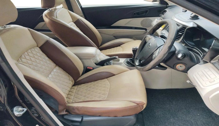 2020 Mahindra XUV300 W6 1.2 PETROL, Petrol, Manual, 1,21,596 km, interior