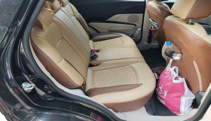 2020 Mahindra XUV300 W6 1.2 PETROL, Petrol, Manual, 1,21,596 km, interior