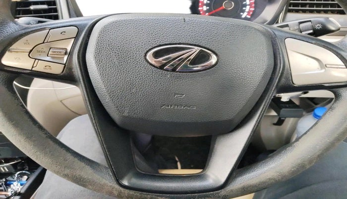 2020 Mahindra XUV300 W6 1.2 PETROL, Petrol, Manual, 1,21,596 km, interior
