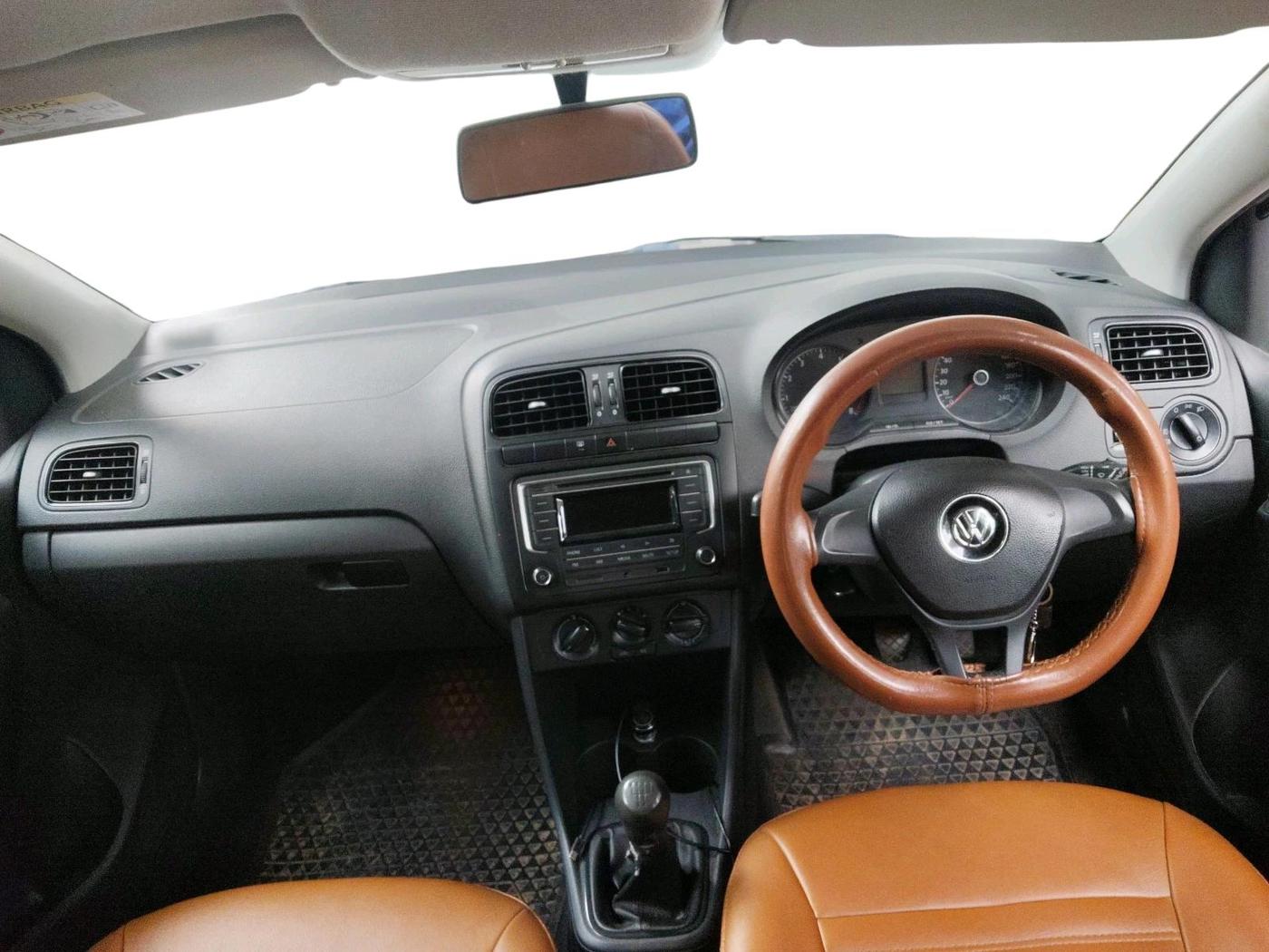 2017 Volkswagen Polo COMFORTLINE 1.2L, Petrol, Manual, 82,936 km, interior