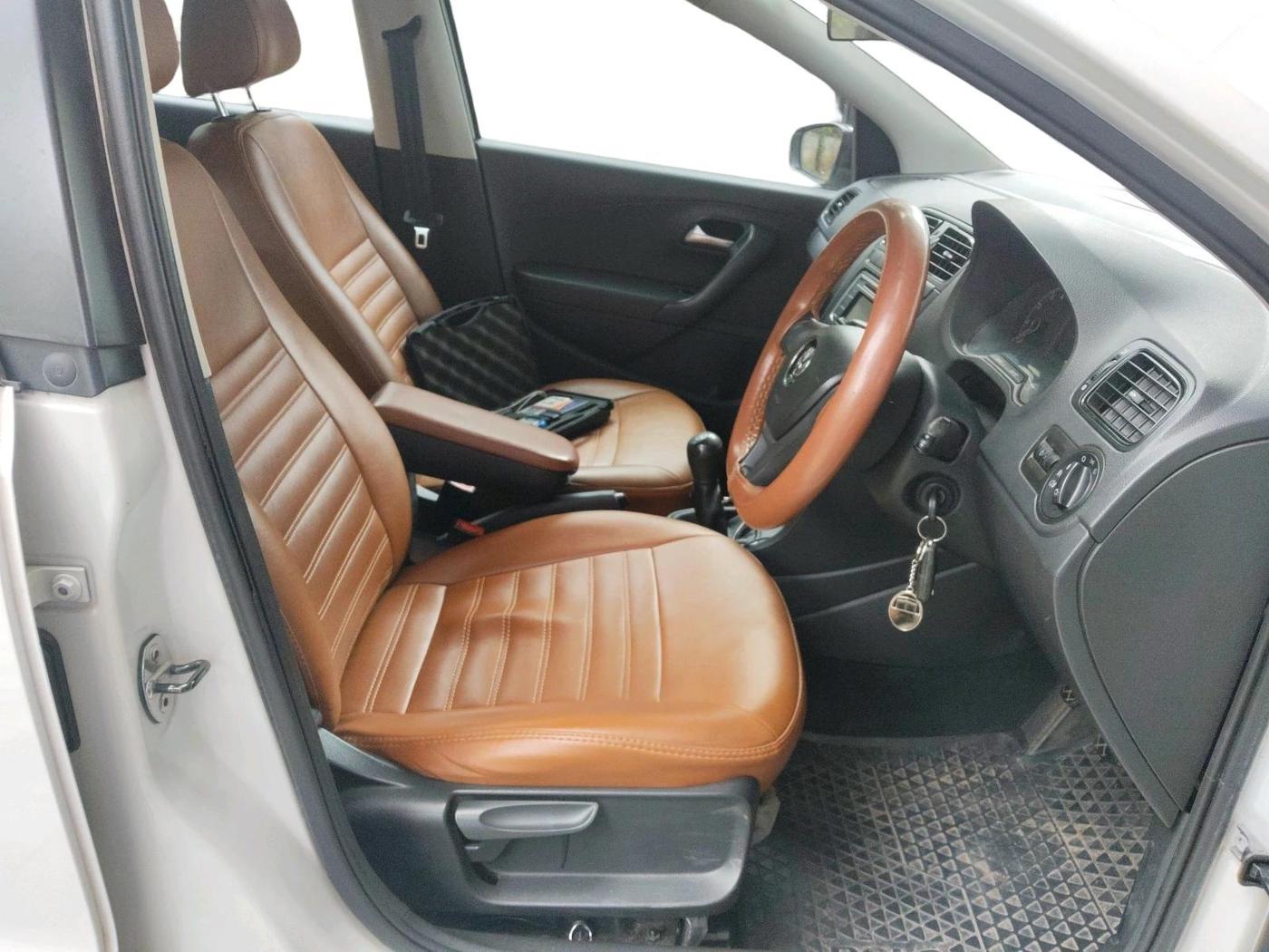2017 Volkswagen Polo COMFORTLINE 1.2L, Petrol, Manual, 82,936 km, interior